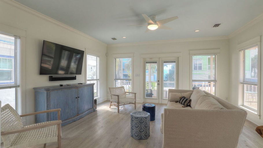 Others 4, Holiday House by Avantstay Oceanview, Steps to Beach, Walton