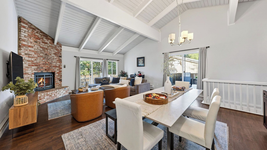 Interior 5, Pinecone Peak by Avantstay Incline Village Condo + Fireplace + Balconies + Pool Access, Washoe