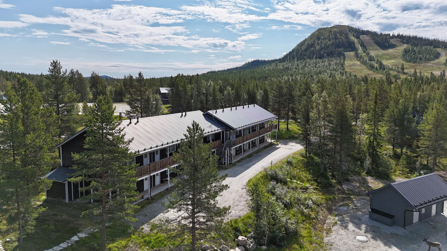 Exterior & Views