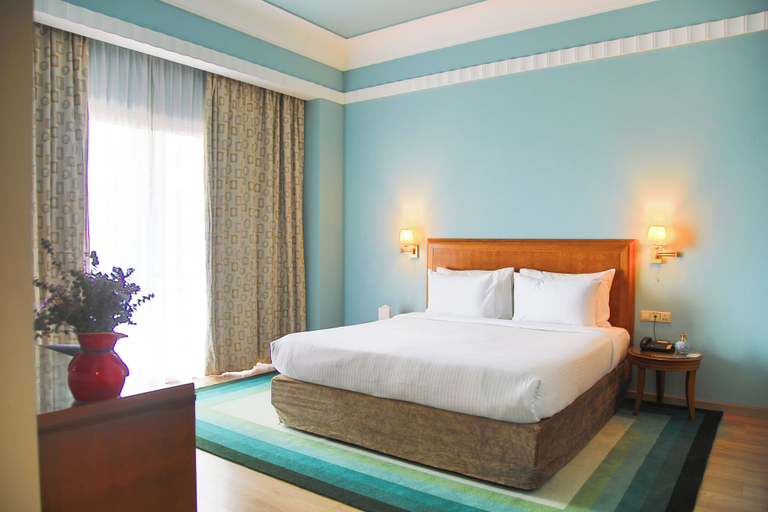 Bedroom 4, Warwick Palm Beach Hotel, Beirut