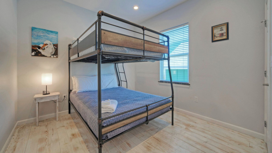 Bedroom 3, 6bdr, Balcony w/ Bay View, Shared Pool + Boat Dock Keeper Red by Avantstay, Nueces