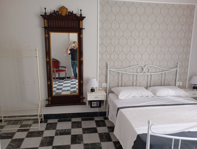 Bedroom 4, toledo's family, Napoli