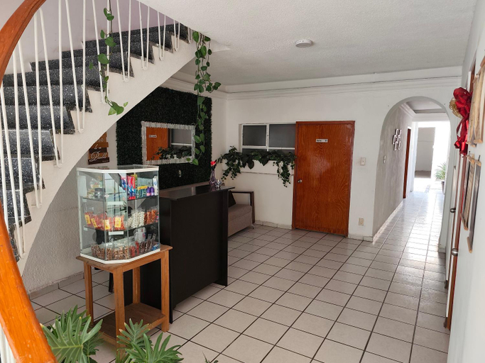2, Hostal menavi, León