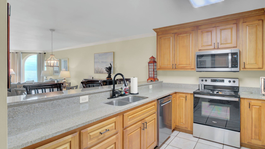 Interior 4, 313 Seascape by Avantstay Walk to Beach + Pool Access Beachfront Condo + Oceanview, Charleston