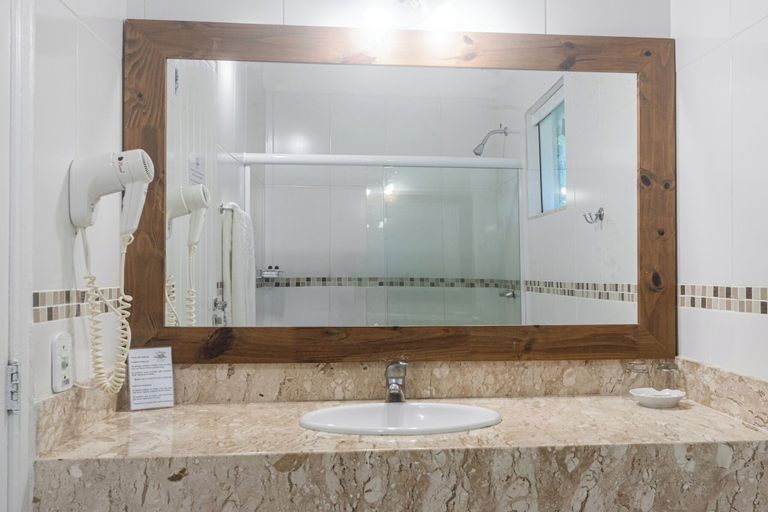 Bathroom 4, La Boheme Hotel e Apart Hotel, Armação dos Búzios