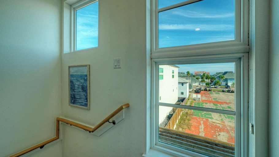 Interior 3, Coastal Haven by Avantstay Private Pool + Communal Pool Boardwalk Beach Access + Balcony Dining, Nueces
