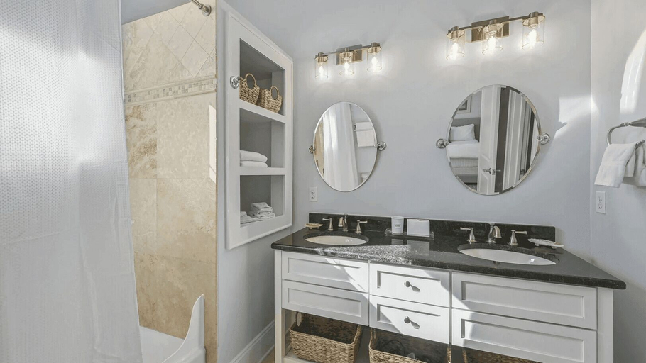 Bathroom 4, Emerald Paradise 2 Blocks to Beach Rooftop Patio + Pool Access Sleeps 10, Walton