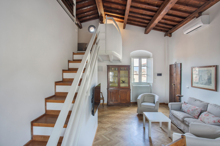 Interior, Maggio in Florence, Florence
