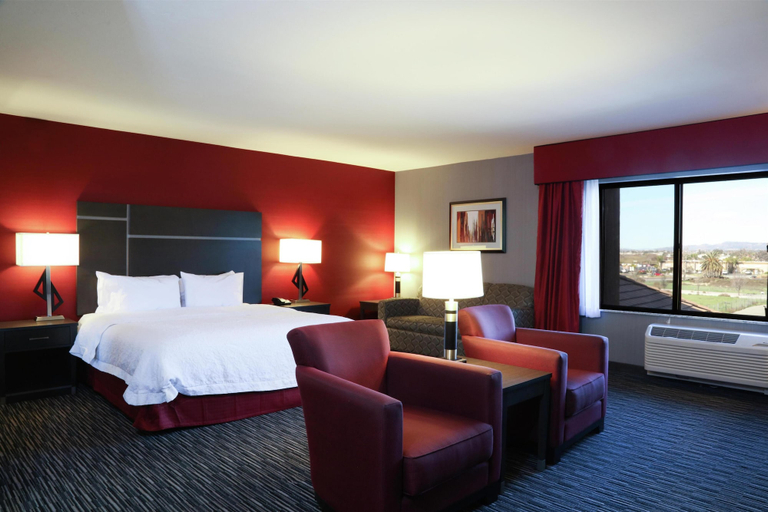 Bedroom 3, Hampton Inn & Suites Temecula, Riverside