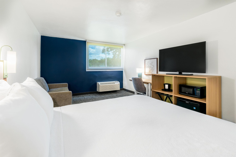Bedroom 2, Spark by Hilton Ponce