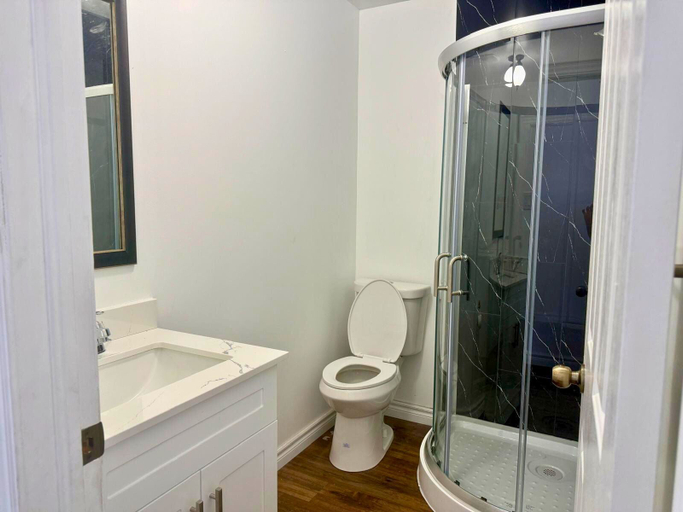 Bathroom 4, Shenstone Motor Inn, Grey