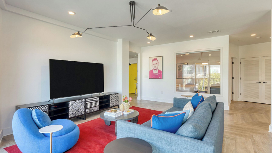Interior 3, 916 Main 12 Unit Buyout - 30bdrs! Prvt Two Floors, Davidson