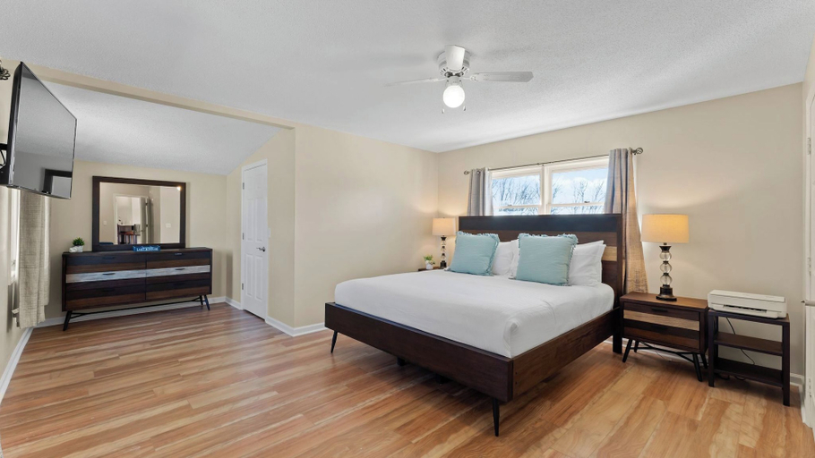 Bedroom 3, Pleasant Cove Waterfront Getaway With Fire Pit, Deck, and Lake Views, Iredell