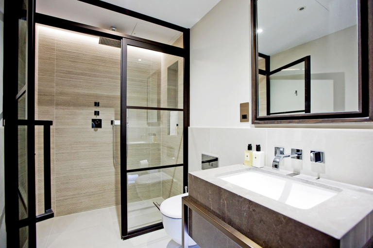 Bathroom 3, 2-bed Superior Apt 311, London