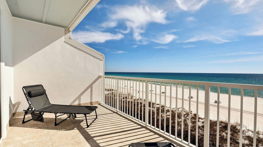 Others 4, Blue Marlin by Avantstay Beachfront w/ Views, Pool Access, Beach Chairs, Bay