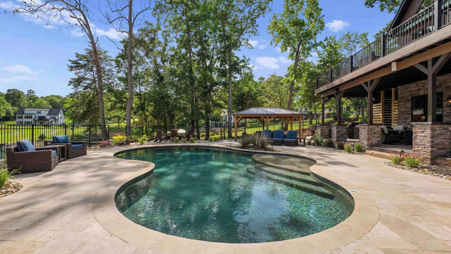 Sport & Beauty 5, Luxe Lakefront Retreat w/ Pool, Hot Tub, Theater & Private Dock Sleeps 20+, Catawba