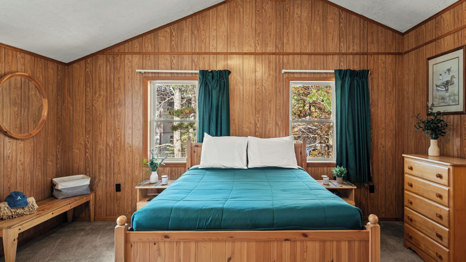 Bedroom 5, Mohegan by Avantstay Private Dock + Firepit Community Pool + Beach, Monroe