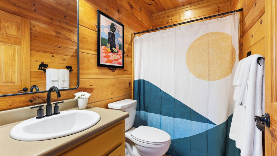 Bathroom 3, Riverbend by Avantstay Redesigned, Hot Tub, Firepit, Billiards Pigeon Forge, Sevier