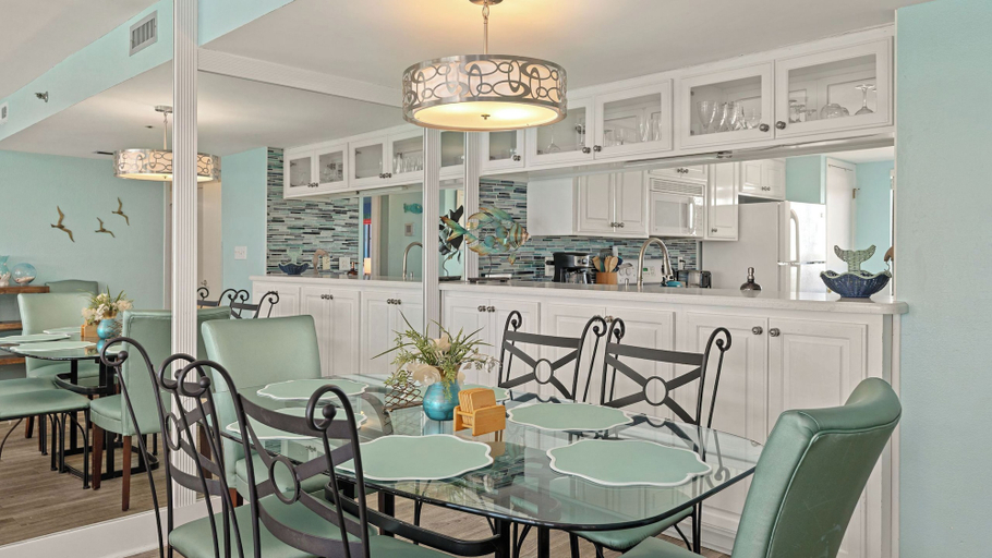 Food & Drinks, Gull Watch by Avantstay Beachfront Condo, Bay