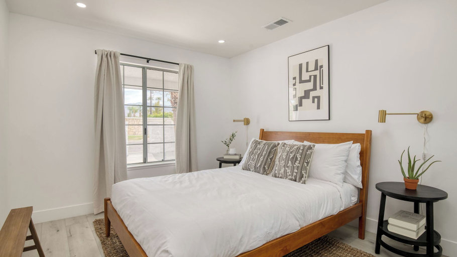 Others 2, Yellowjacket by Avantstay Entertainers Yard 10min to Downtown, Riverside