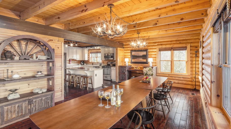 Food & Drinks, Leyland by Avantstay Cabin Mansion w/ Views, Buncombe