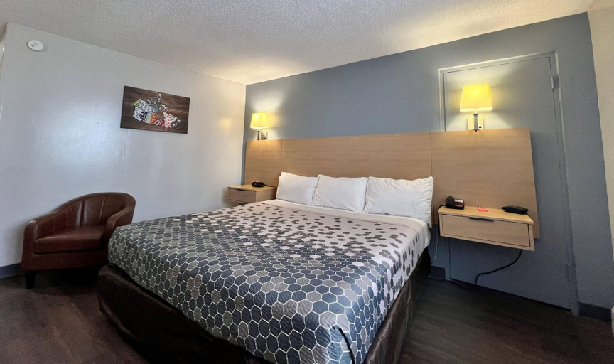 Bedroom 4, Econo Lodge Motel Village, Division No. 6