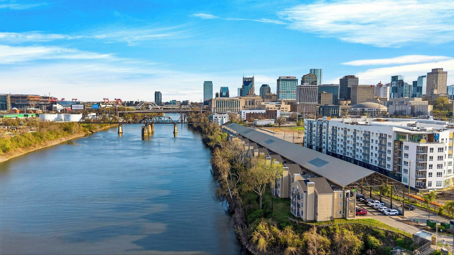 Interior 4, Riverfront Rhythm by Avantstay Shared Pool + Balcony + River Views Walk to Broadway + Germantown, Davidson