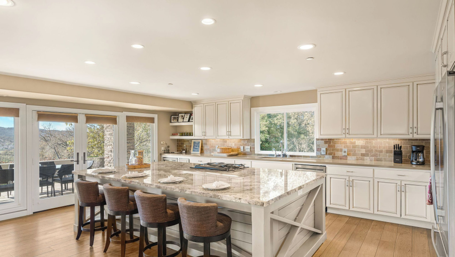 Interior 5, El Pomar Estate - Main House by Avantstay Pool + Hot Tub + Firepit + Outdoor Dining + Vineyard Views, San Luis Obispo