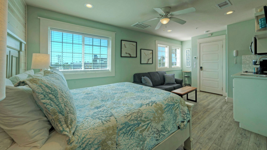 Bedroom 3, Dolphin at Trout Street Queen Suite w/ Kitchenette Marina-front + Patio, Nueces