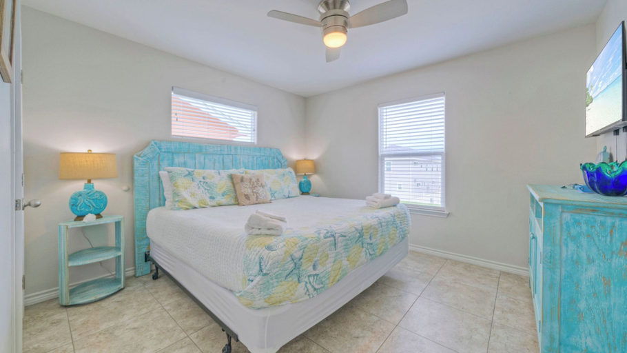 Bedroom 3, Reel Life Dreams by Avantstay Pool + Near Beach!, Nueces