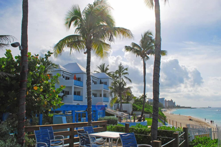 Food & Drinks 4, Paradise Island Beach Club