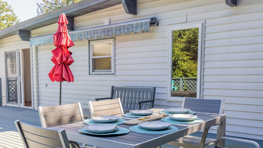 Others 5, Sunny Side Island Retreat by Avantstay Backyard, Island