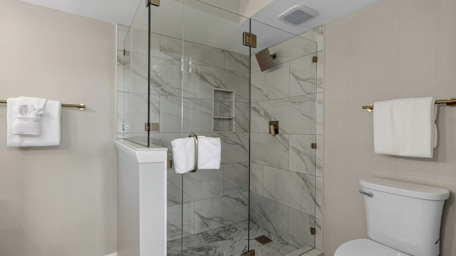 Bathroom 4, Beachfront, Pool Access, Balcony w/ Oceanview 222 D Shipwatch by Avantstay, Charleston
