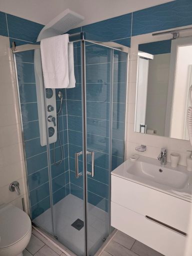 Bathroom 3, Bed and Breakfast Da Claudio, Salerno