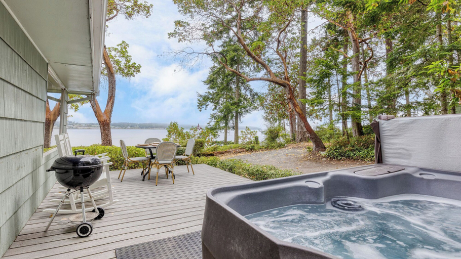 Sport & Beauty 5, Cove Cottage by Avantstay Waterfront Views + Spa, Island