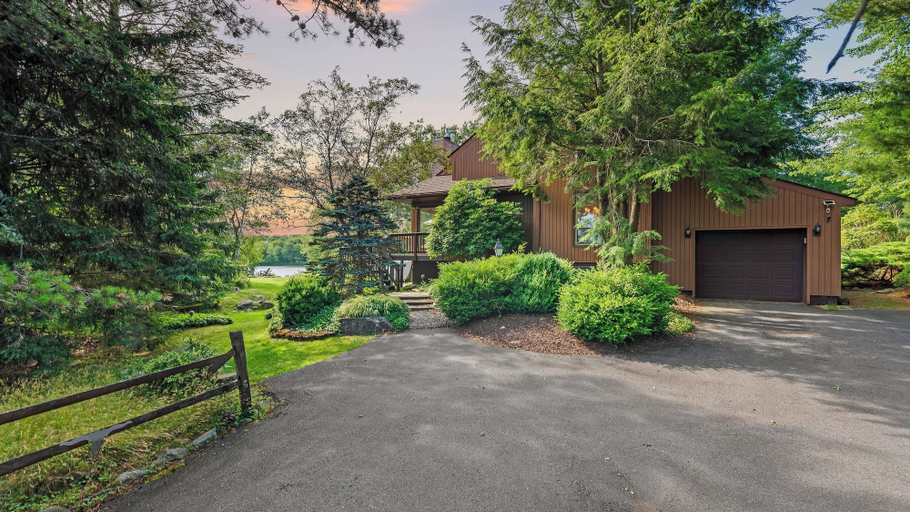 Exterior & Views, Waterside Haven by Avantstay Lakefront, Hot Tub, Game Room, Fire Pit, Monroe