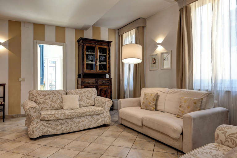 Living area 2, Taddeo Apartment by Mamo Florence, Florence