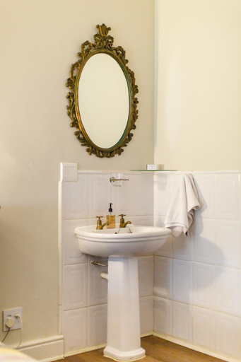 Bathroom 4, Portland Manor, Eden