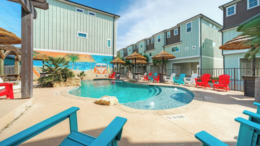 Exterior & Views 2, Pool, Rooftop w/ Island Views, Blocks to Beach Seas Your Dreams by Avantstay, Nueces