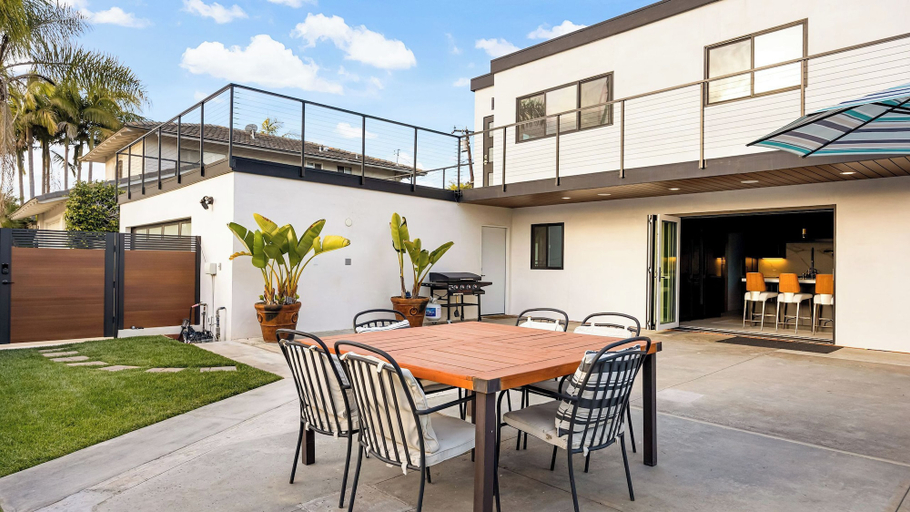 Interior 3, Seal Beach Escape by Avantstay Modern Home + Fireplace Prvte Courtyard + Walk to Beach + Dining, Orange