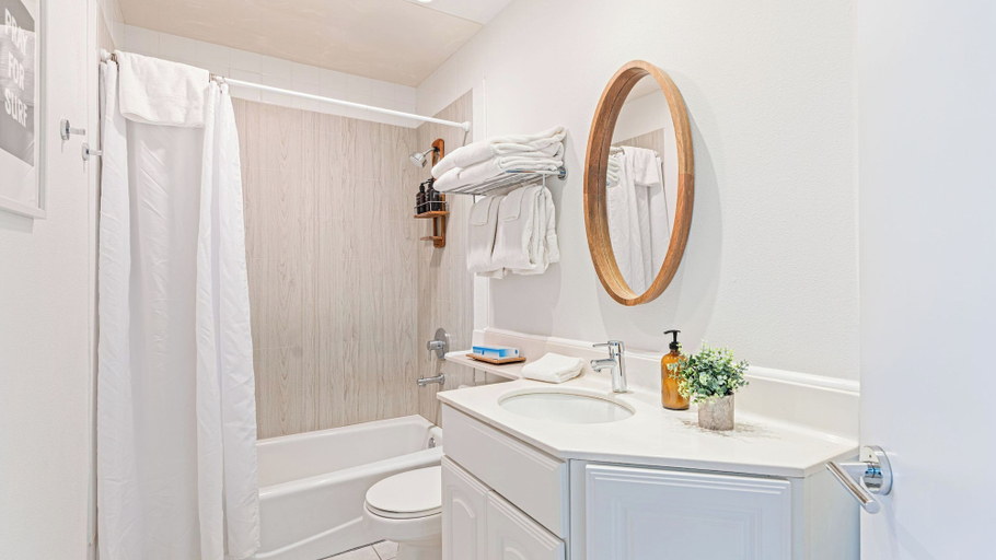 Bathroom, 2 Cayucan Bungalows Steps to Beach + Shared Lounge Sleeps 12, San Luis Obispo