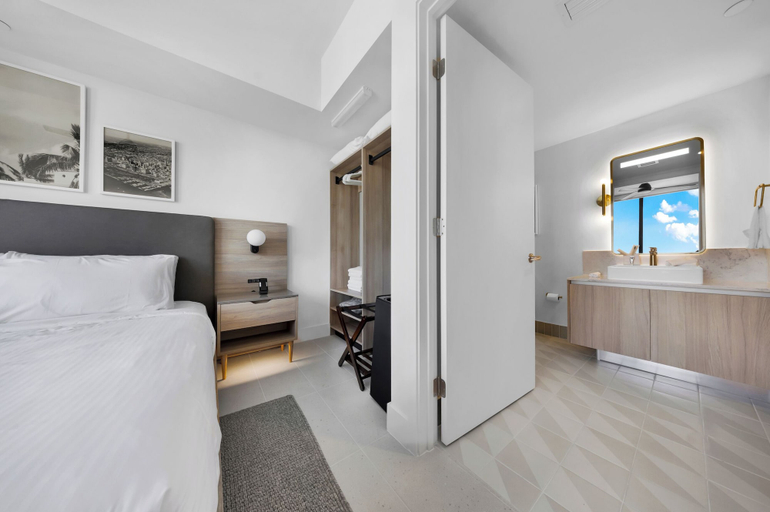 Room 4, Upscale 1-BD Condo with Stunning Views, Miami-Dade