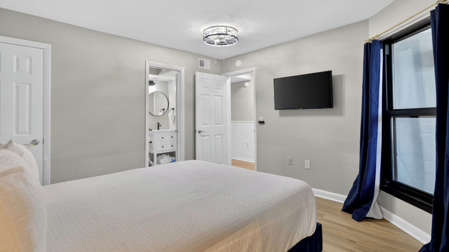Bedroom 3, Beachfront, Pool Access, Balcony w/ Oceanview 222 D Shipwatch by Avantstay, Charleston