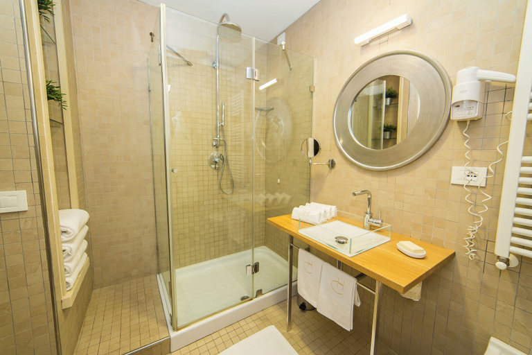 Bathroom 5, Hotel del Conte, Latina