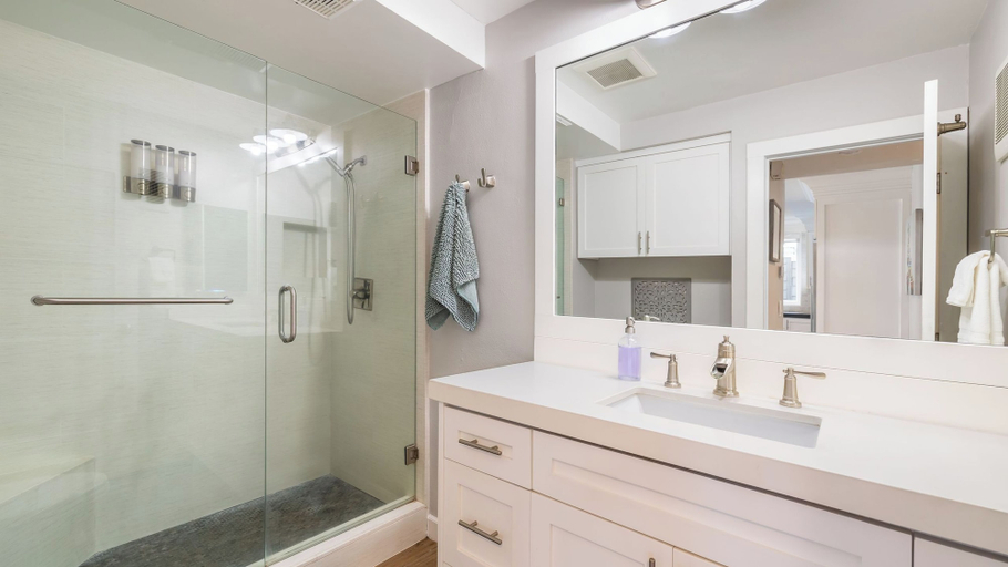 Bathroom, Ocean Breeze I by Avantstay Steps to the Beach!, Orange