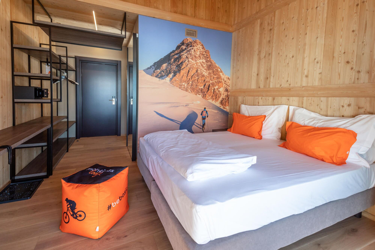 Bedroom 4, Montivas Lodge, Sondrio
