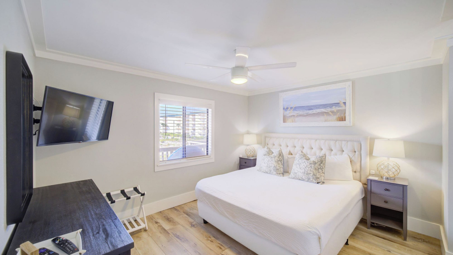 Bedroom 3, Triton Balcony w/ Pool View, Chic Design, Walton