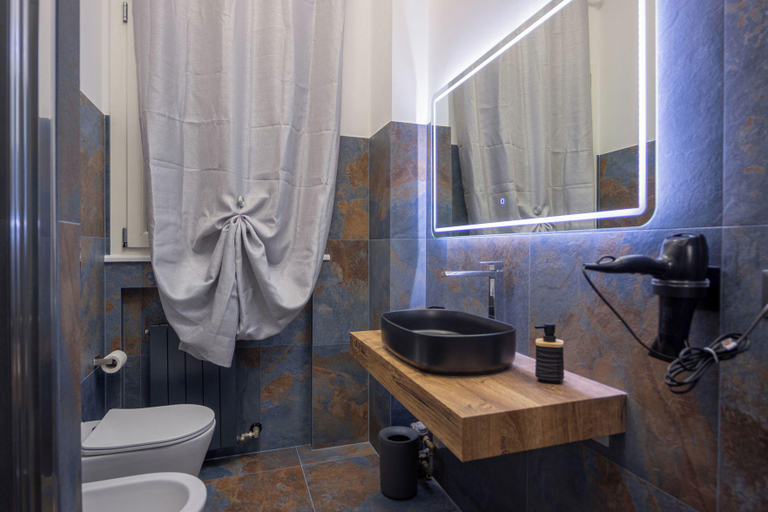 Bathroom 4, Aurelia Green Suite, Rome