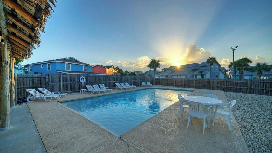 Sport & Beauty 4, Private Pool+patio, Arcade Game, Walk to the Beach Ocean Devotion by Avantstay, Nueces