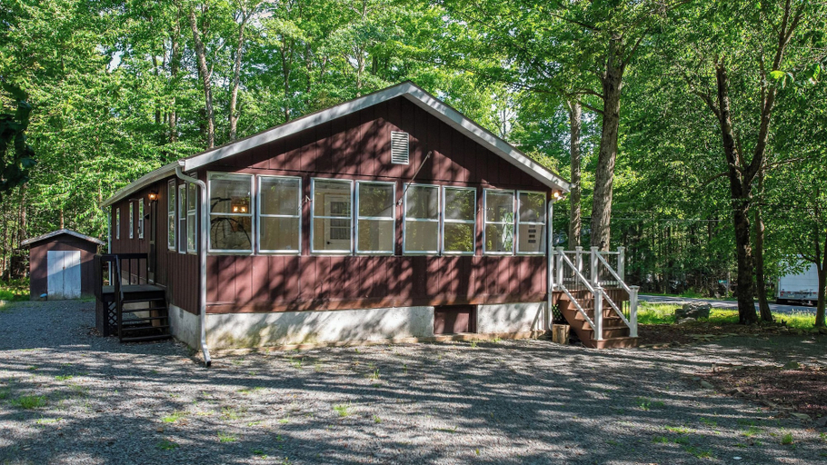 Exterior & Views, Walk to the Lake Firepit and Sunroom Tomhickon, Monroe